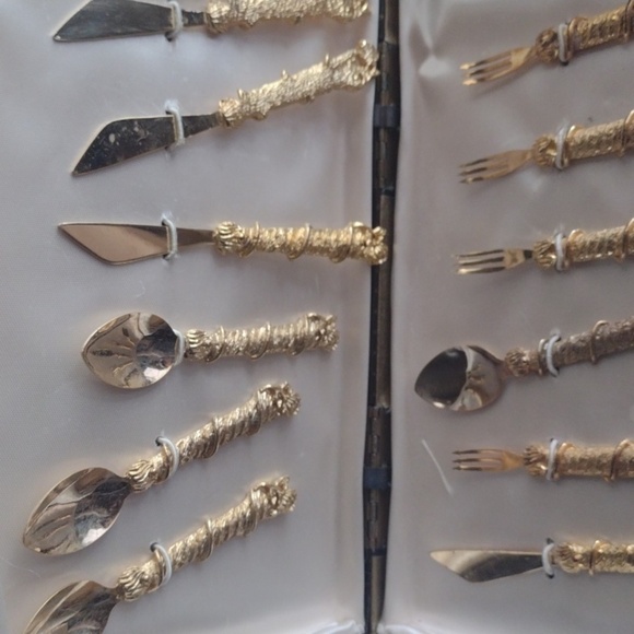 Vintage CHARCUTERIE & APPETIZER Dainty Gold Tone Forks Knives- In Original Boxes - Picture 3 of 4